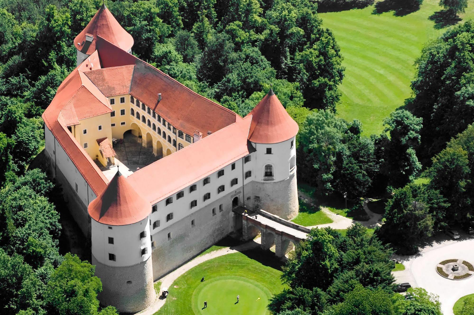 Mokrice Castle Estate 4*